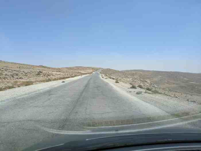Landscape of the legendary King's Highway in Jordan, an ancient trade ... Daftar jalan yang ditutup saat kunjungan Raja Yordania