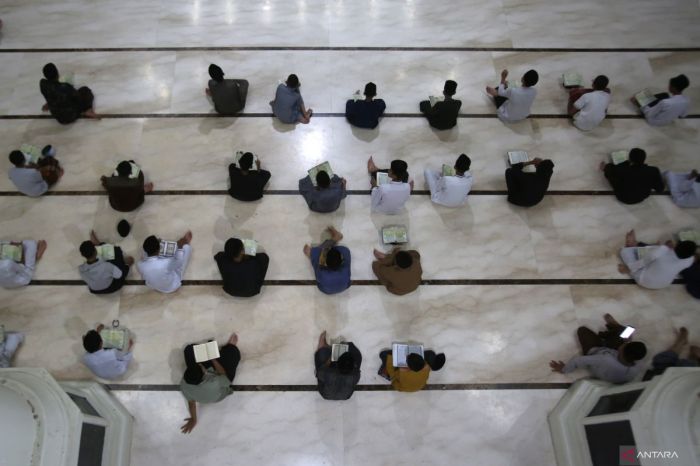 Jadwal Salat Kota Surabaya 23 Desember 2025