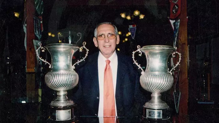 Trabzonspor efsanesi Özkan Sümer, mezarı başında anıldı